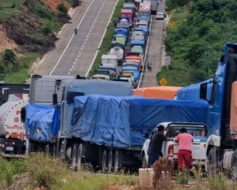 Residents of Buena Vista do not give in and fulfill the third day of blockade by highway section