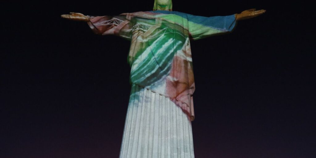 Rio: Christ monument receives new lighting