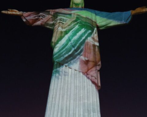 Rio: Christ monument receives new lighting