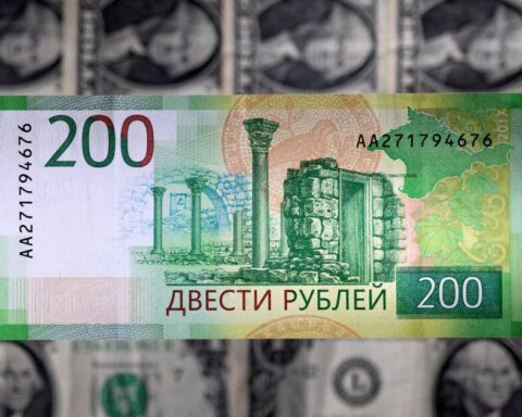 Russia imposes "playpen" to limit withdrawals in foreign currencies