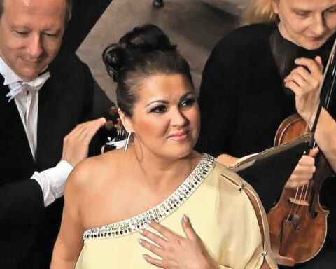 Russian soprano Anna Netrebko suspends performances at the Met Opera in New York