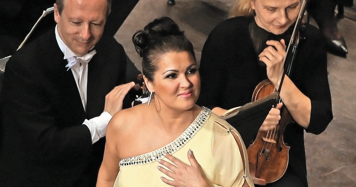 Russian soprano Anna Netrebko suspends performances at the Met Opera in New York