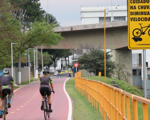 SP: city hall signs contracts to expand cycling network