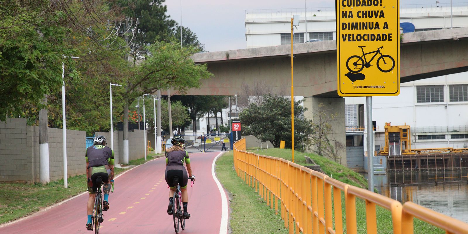 SP: city hall signs contracts to expand cycling network