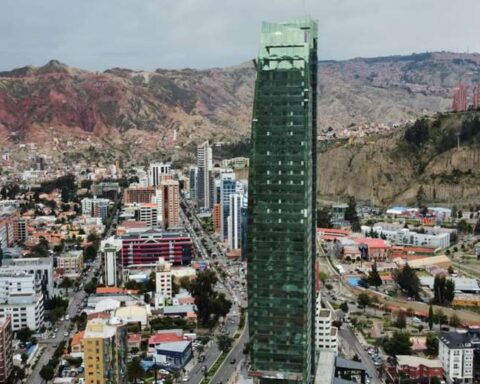 Samuel Doria Medina inaugurates Green Tower, the tallest building in Bolivia