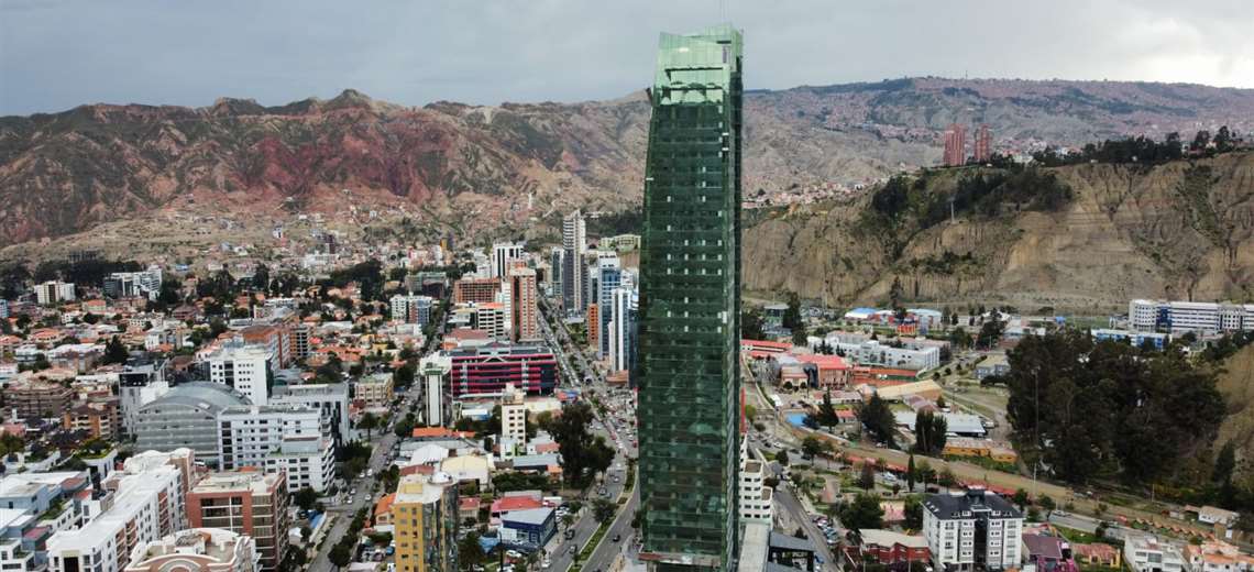 Samuel Doria Medina inaugurates Green Tower, the tallest building in Bolivia