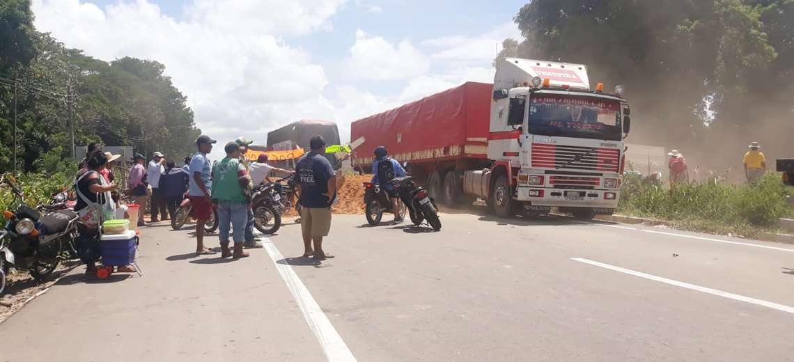 Santa Cruz is disconnected from Beni and Cochabamba due to two blockades in Guarayos and Buena Vista