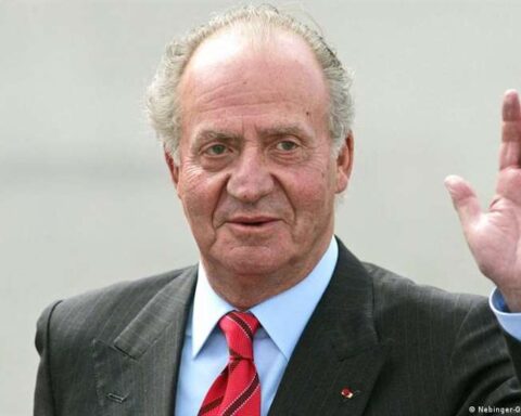 Spanish King Emeritus Juan Carlos decides to stay in Abu Dhabi