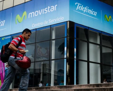 Starting this Friday, April 1, Movistar will raise its Internet and cable TV rates