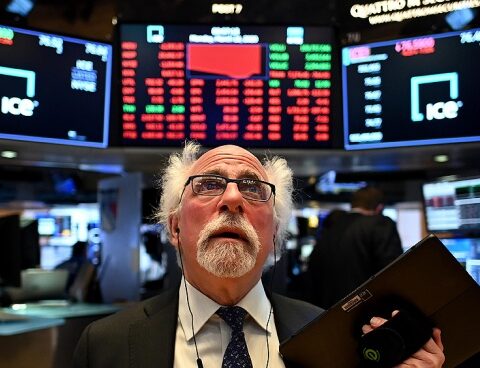 Stock markets down and commodities on the rise, in another day of uncertainty due to the war