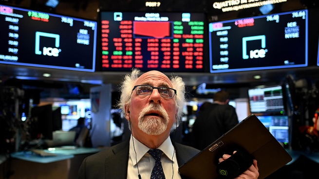 Stock markets down and commodities on the rise, in another day of uncertainty due to the war