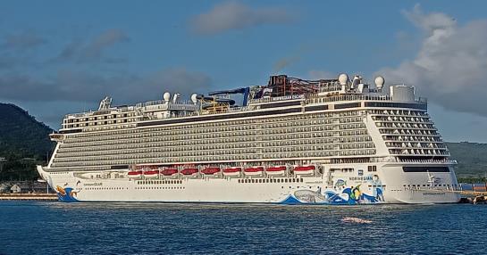 Stranded cruise ship ungrounded in Puerto Plata