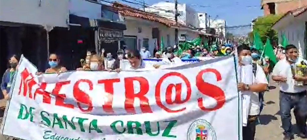 Teachers from Santa Cruz will travel to La Paz on Monday;  they prepare a national protest for leveling hours