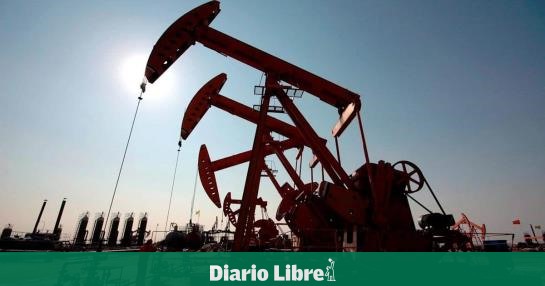 Texas oil closes 7% higher