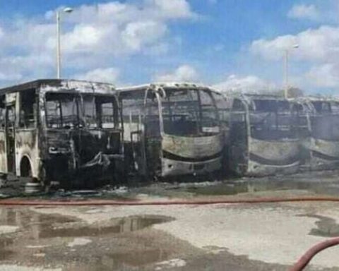 The Cuban authorities attribute to a "electrical fault" the fire of five school buses