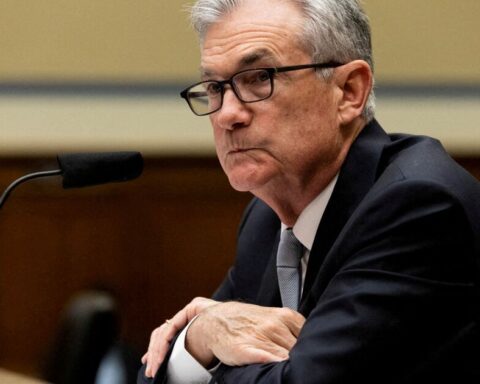 The Fed raises its interest rate and cuts growth forecast for the US