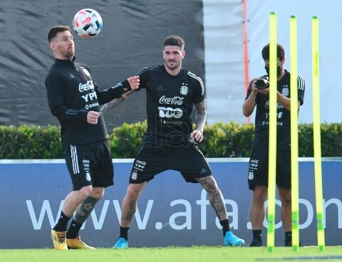 The National Team trains in Ezeiza and travels to Guayaquil to play against Ecuador