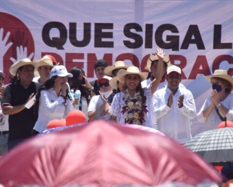 The Salgados march in Guerrero for the revocation of the mandate