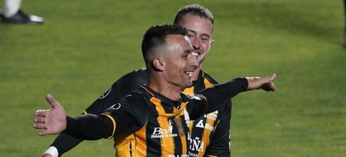 The Strongest thrashed Plaza Colonia (3-0) and advanced to the third phase of the Copa Libertadores