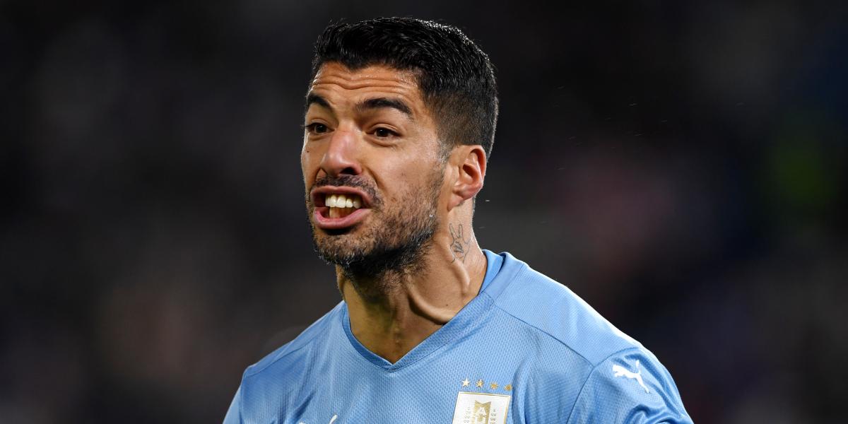 The Uruguayan coach is not worried (yet) about the substitution of Luis Suárez