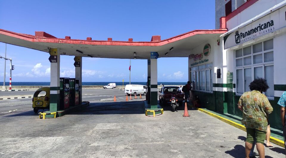 The fuel crisis reaches Havana with the closure of some service centers