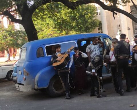 The message of the Cuban State to unpaid artists: "Get to work!"