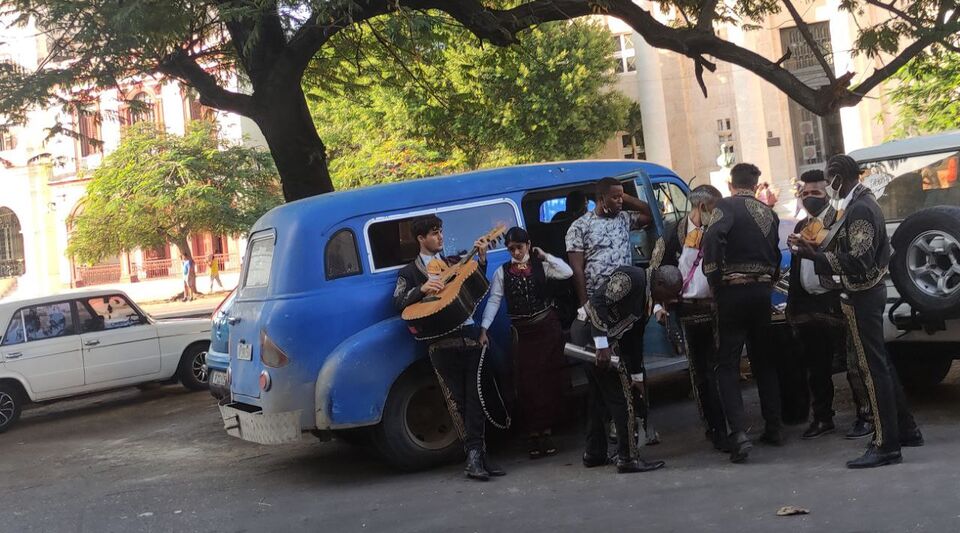 The message of the Cuban State to unpaid artists: "Get to work!"