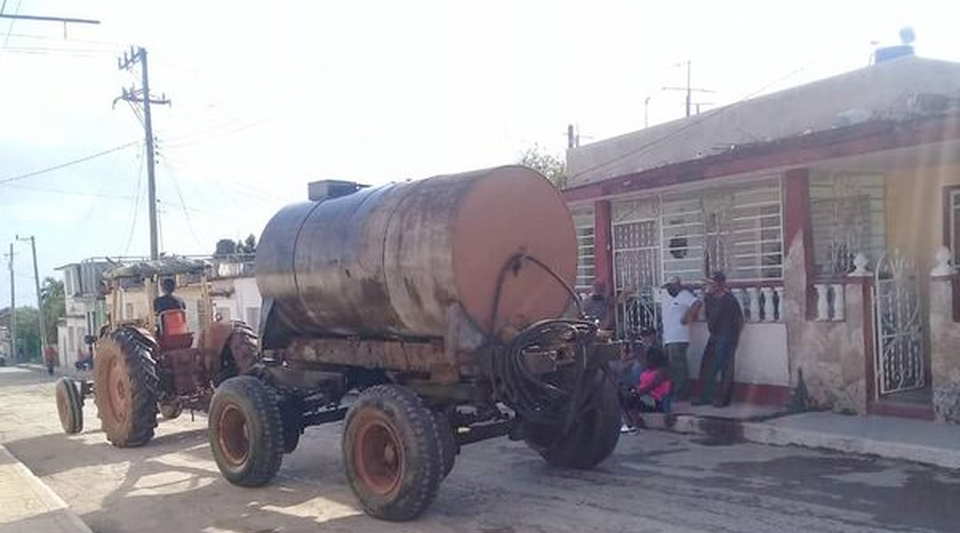 The residents of San Antonio de los Baños, without water and "with plague in the soul"