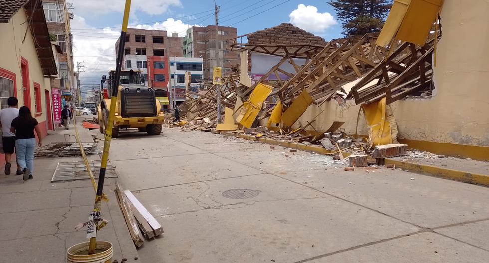 They demolish environments in ruins of a maternal and child hospital to install prefabricated environments