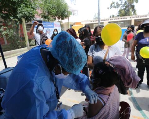 They enable 4 centers for this weekend's vaccination in Arequipa