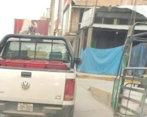 They find a DIRESA Huancavelica truck transporting beers in another city