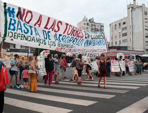 They made a "traffic light" against urban projects that affect neighborhood identity