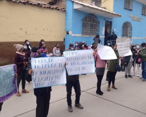 They protest demanding the delivery of a kindergarten in Pueblo Libre de Huancavelica