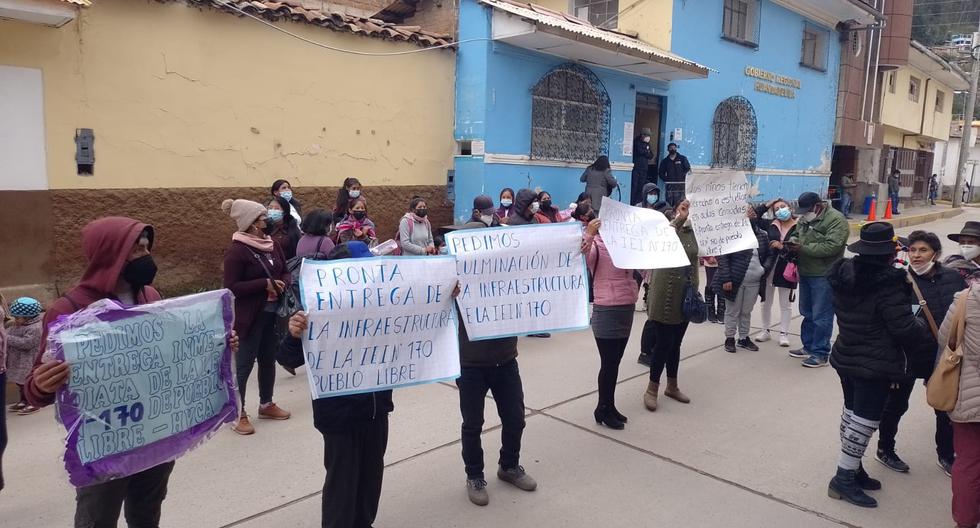 They protest demanding the delivery of a kindergarten in Pueblo Libre de Huancavelica
