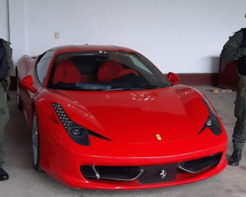 They seize in Formosa a Ferrari that was going illegally from Asunción to Buenos Aires