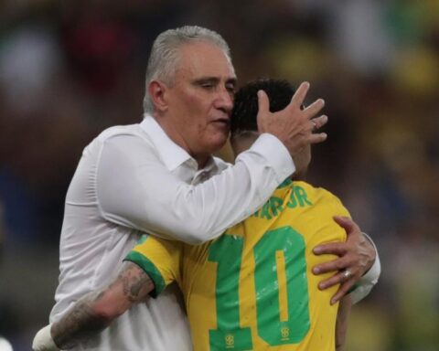 Tite is emotional at his farewell at Maracana