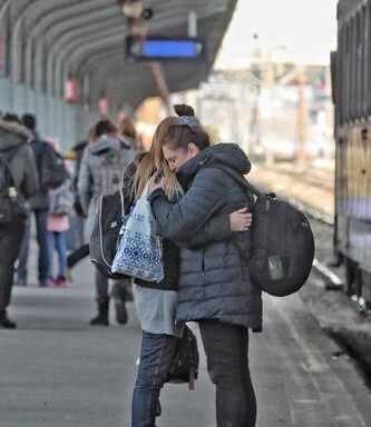 Tlaxcalteca and his Ukrainian wife, among the 60 returnees on the second flight