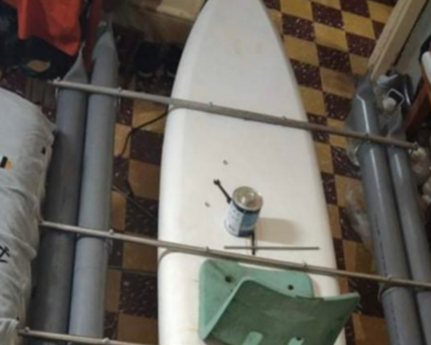 US Coast Guard suspends search for two Cubans on powered surfboard