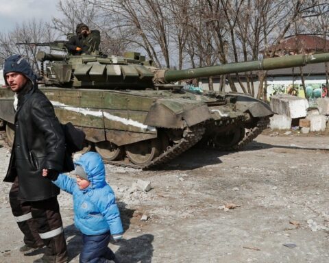 Ukraine refuses to lay down its arms and hand over the city of Mariupol after an ultimatum from Russia