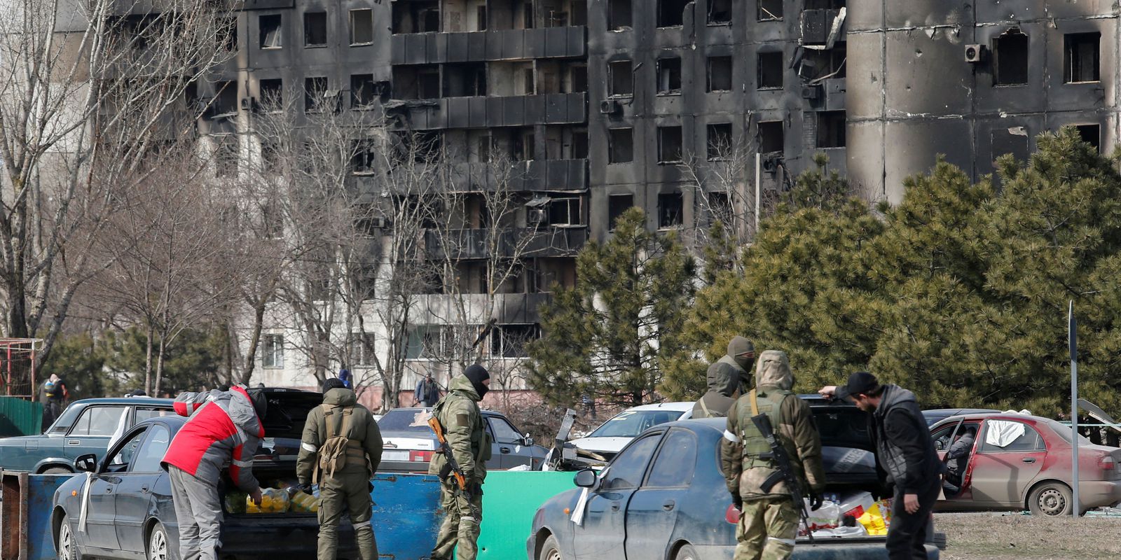 Ukraine rejects Russian ultimatum, Mariupol does not surrender