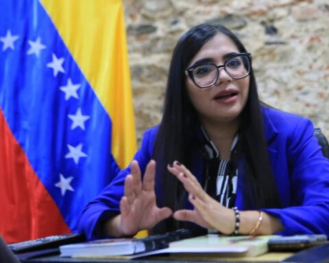 Vanesa Montero: es importante que el diálogo continúe aquí en Venezuela