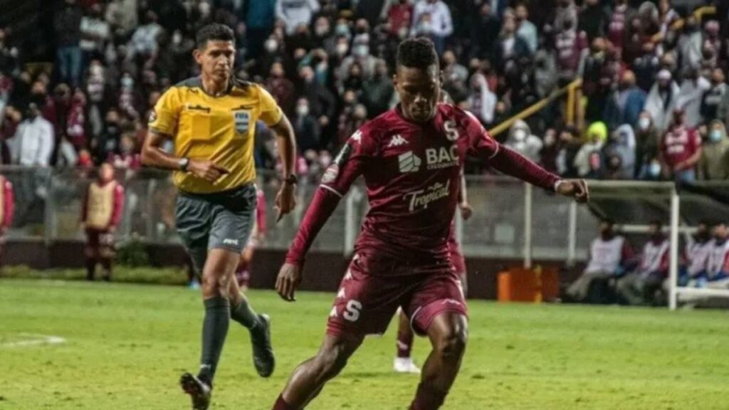 Víctor Medina: "Saprissa es espectacular y ver jugar a Panamá es una belleza"