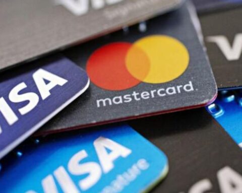 Visa and Mastercard suspend their operations in Russia: what does this new measure imply?