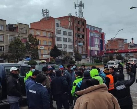 With few passengers and companies, the transfer of the new El Alto terminal begins