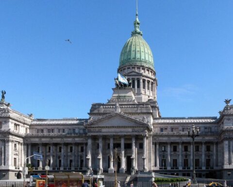 With last minute changes, the agreement with the IMF reaches Congress