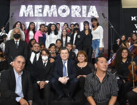 Zamora asked that society "be aware" for "never more" there is a military dictatorship