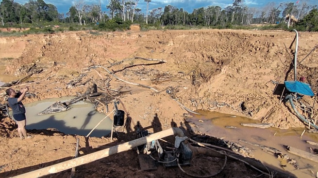 12 women died after a landslide in an illegal gold mine