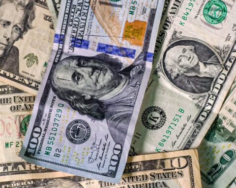 Dollar today: how much is the foreign currency trading for this Thursday, April 7