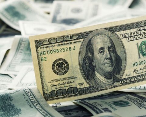 Dollar today: how much is the foreign currency trading for this Monday, April 25