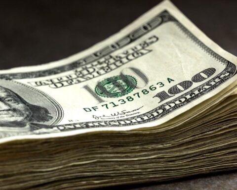 Dollar today: how much is the foreign currency trading for this Friday, April 29